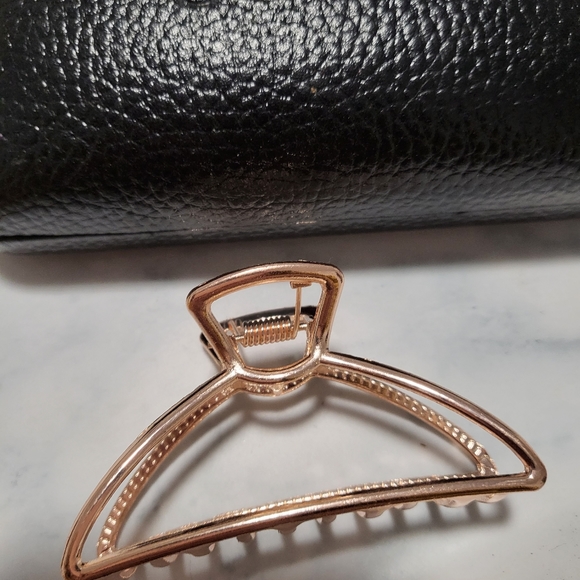 n/a Accessories - 🐍Rose Gold hair claw